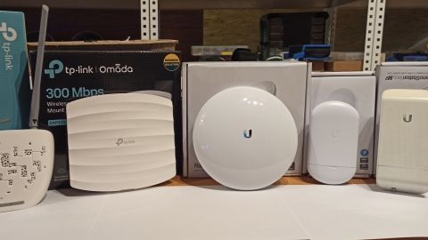 Bornes Wi-Fi intérieures et extérieures